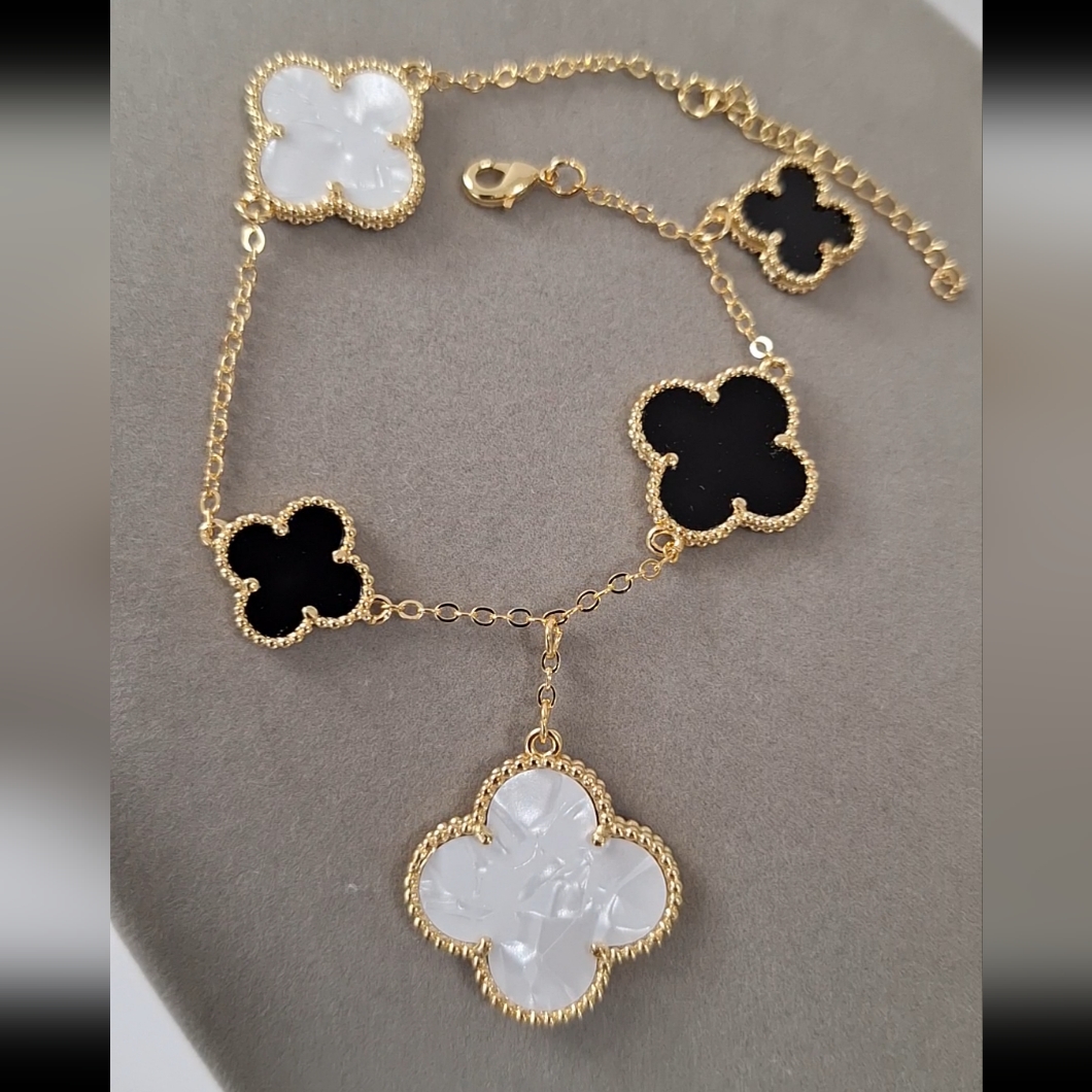 Black Onyx And Mother Of Pearl Dangle Clover Bracelet
